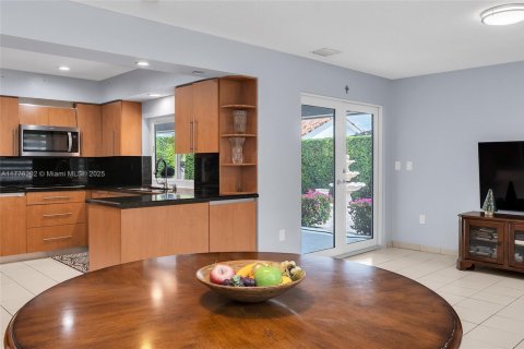Villa ou maison à vendre à Miami, Floride: 4 chambres, 202.06 m2 № 1740050 - photo 13