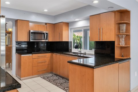 Villa ou maison à vendre à Miami, Floride: 4 chambres, 202.06 m2 № 1740050 - photo 12