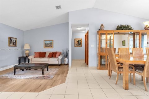 Villa ou maison à vendre à Miami, Floride: 4 chambres, 202.06 m2 № 1740050 - photo 2