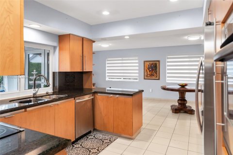 Villa ou maison à vendre à Miami, Floride: 4 chambres, 202.06 m2 № 1740050 - photo 9