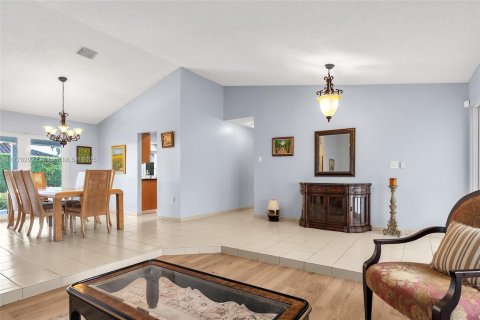 Villa ou maison à vendre à Miami, Floride: 4 chambres, 202.06 m2 № 1740050 - photo 4