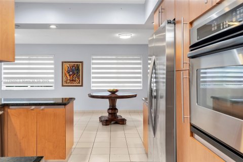 Villa ou maison à vendre à Miami, Floride: 4 chambres, 202.06 m2 № 1740050 - photo 10
