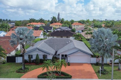 Villa ou maison à vendre à Miami, Floride: 4 chambres, 202.06 m2 № 1740050 - photo 1