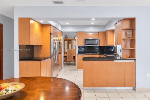 Villa ou maison à vendre à Miami, Floride: 4 chambres, 202.06 m2 № 1740050 - photo 15
