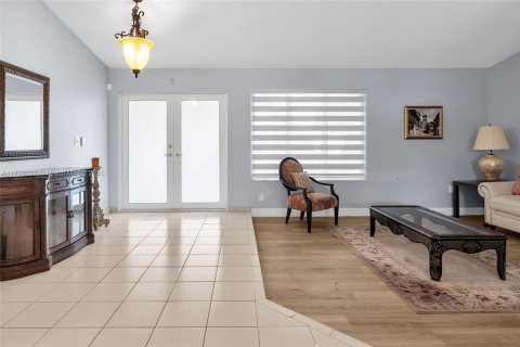 Villa ou maison à vendre à Miami, Floride: 4 chambres, 202.06 m2 № 1740050 - photo 28