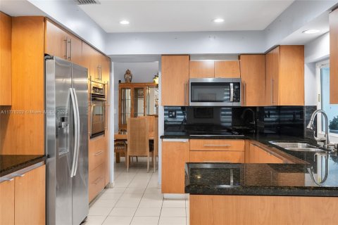 Villa ou maison à vendre à Miami, Floride: 4 chambres, 202.06 m2 № 1740050 - photo 11
