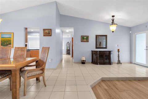 Villa ou maison à vendre à Miami, Floride: 4 chambres, 202.06 m2 № 1740050 - photo 8