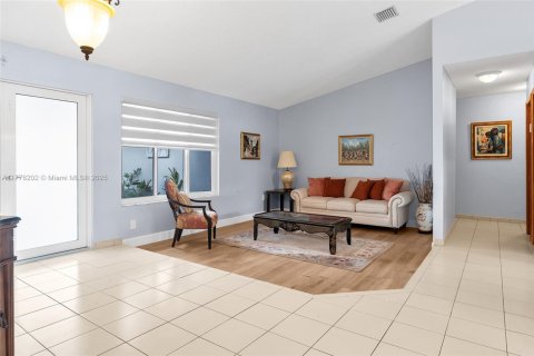 Villa ou maison à vendre à Miami, Floride: 4 chambres, 202.06 m2 № 1740050 - photo 30