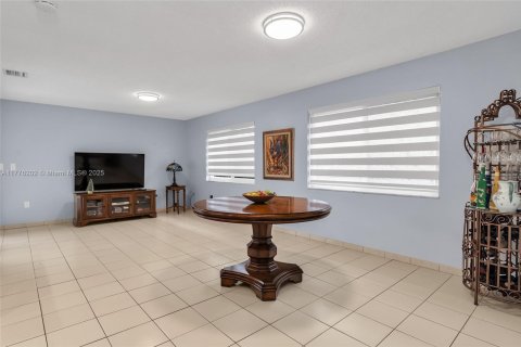 Villa ou maison à vendre à Miami, Floride: 4 chambres, 202.06 m2 № 1740050 - photo 17