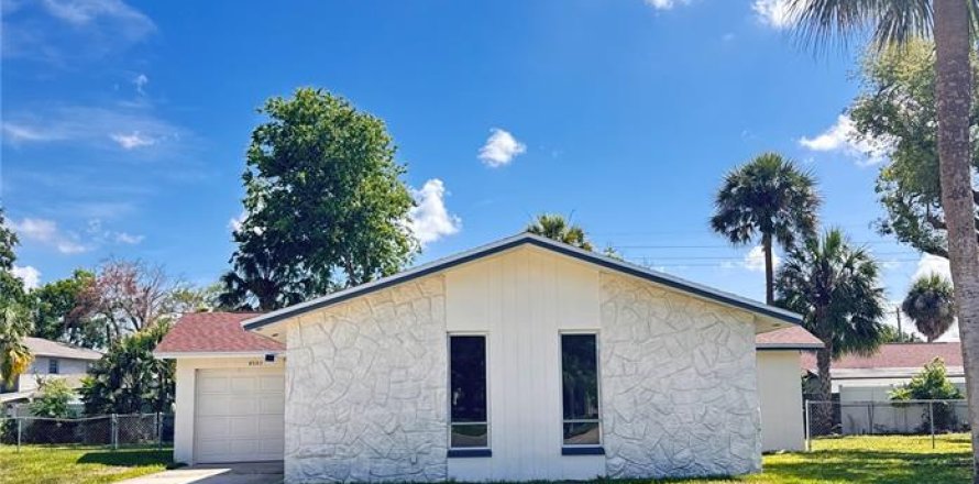 House in Tampa, Florida 3 bedrooms, 138.61 sq.m. № 2109764