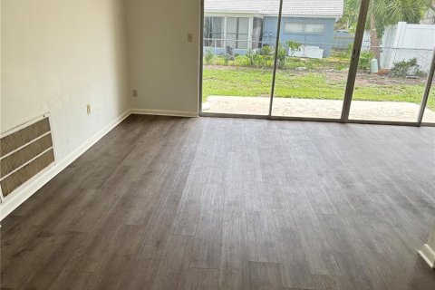 House in Tampa, Florida 3 bedrooms, 138.61 sq.m. № 2109764 - photo 15