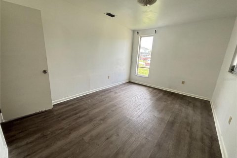 House in Tampa, Florida 3 bedrooms, 138.61 sq.m. № 2109764 - photo 13