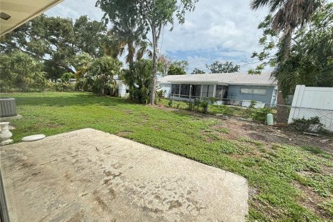 House in Tampa, Florida 3 bedrooms, 138.61 sq.m. № 2109764 - photo 16