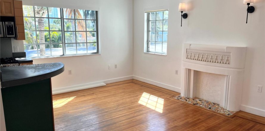 Кондоминиум с 1 спальней в Майами-Бич, Флорида № 1929136