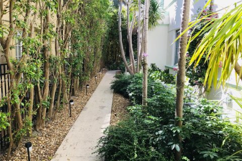 Купить кондоминиум в Майами-Бич, Флорида 1 спальня, 49.05м2, № 1929136 - фото 21