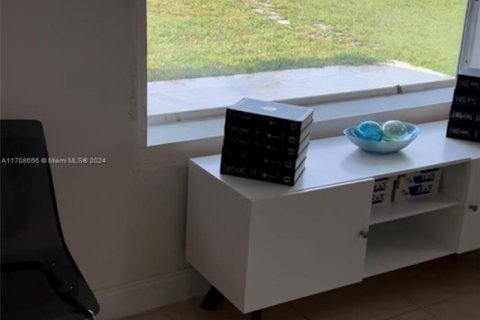 Commercial property in Sebring, Florida № 1984839 - photo 4