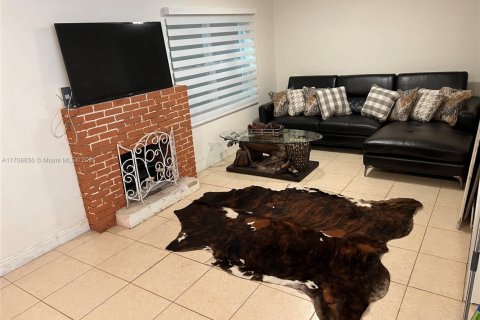 Commercial property in Sebring, Florida № 1984839 - photo 2