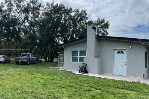 Commercial property in Sebring, Florida № 1984839 - photo 1