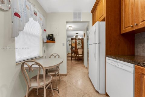 Copropriété à vendre à Lauderdale Lakes, Floride: 2 chambres, 102.38 m2 № 2012200 - photo 5