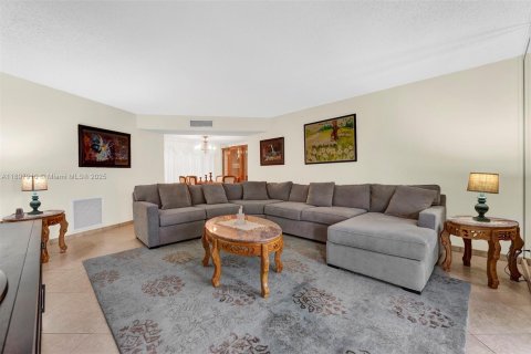 Copropriété à vendre à Lauderdale Lakes, Floride: 2 chambres, 102.38 m2 № 2012200 - photo 9