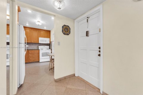 Copropriété à vendre à Lauderdale Lakes, Floride: 2 chambres, 102.38 m2 № 2012200 - photo 6