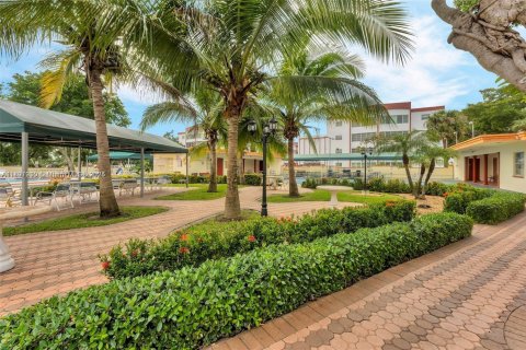 Copropriété à vendre à Lauderdale Lakes, Floride: 2 chambres, 102.38 m2 № 2012200 - photo 24