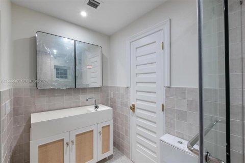 Villa ou maison à vendre à Coral Gables, Floride: 3 chambres, 211.17 m2 № 2069088 - photo 24