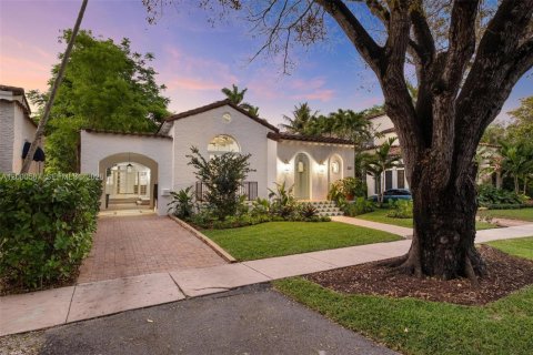 Villa ou maison à vendre à Coral Gables, Floride: 3 chambres, 211.17 m2 № 2069088 - photo 3