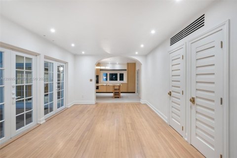 Villa ou maison à vendre à Coral Gables, Floride: 3 chambres, 211.17 m2 № 2069088 - photo 10