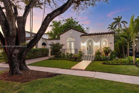 Villa ou maison à Coral Gables, Floride 3 chambres, 211.17 m2 № 2069088