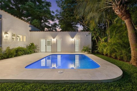 Villa ou maison à vendre à Coral Gables, Floride: 3 chambres, 211.17 m2 № 2069088 - photo 27