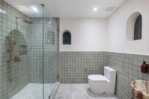 Villa ou maison à vendre à Coral Gables, Floride: 3 chambres, 211.17 m2 № 2069088 - photo 23