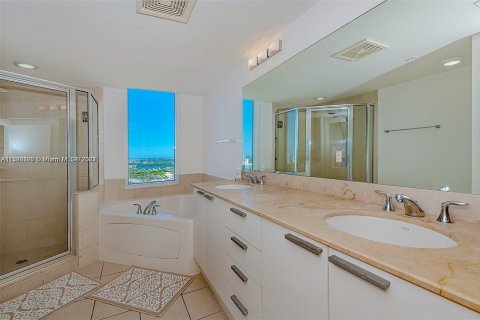 Copropriété à louer à Sunny Isles Beach, Floride: 2 chambres, 132.2 m2 № 1764973 - photo 8
