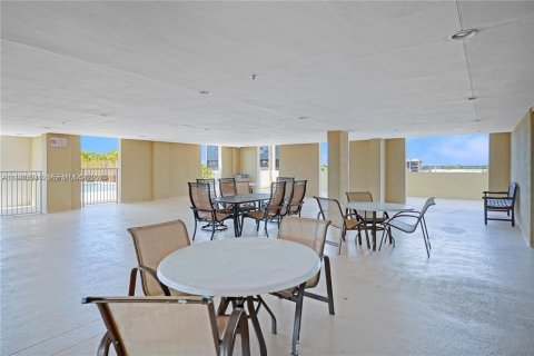 Apartment in Miami, Florida 2 bedrooms, 94.2 sq.m. № 1998114 - photo 14