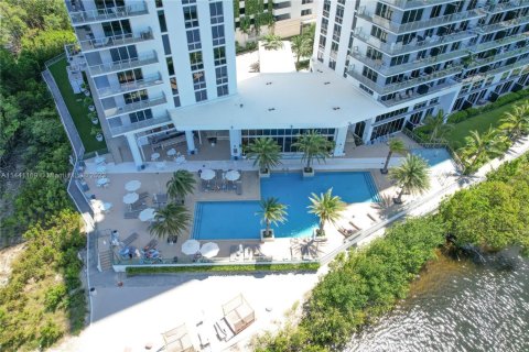 Condominio en venta en North Miami Beach, Florida, 1 dormitorio, 87.05 m2 № 1161778 - foto 1
