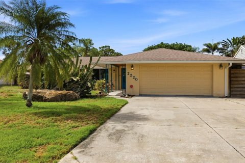 House in Sarasota, Florida 3 bedrooms, 150.97 sq.m. № 2207400