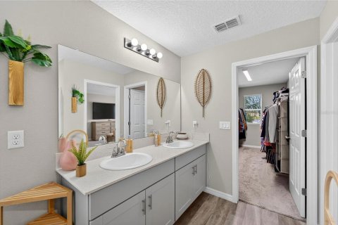 House in Riverview, Florida 5 bedrooms, 230.3 sq.m. № 1913529 - photo 29