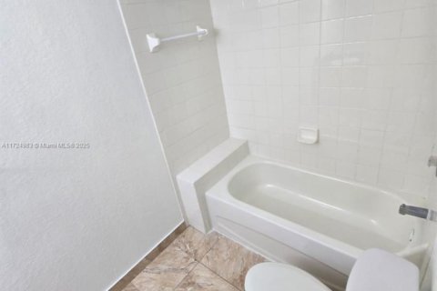 Adosado en venta en North Miami Beach, Florida, 3 dormitorios, 109.81 m2 № 1860267 - foto 21