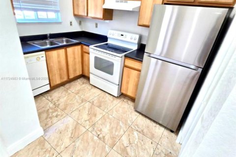 Adosado en venta en North Miami Beach, Florida, 3 dormitorios, 109.81 m2 № 1860267 - foto 5