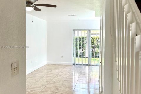 Adosado en venta en North Miami Beach, Florida, 3 dormitorios, 109.81 m2 № 1860267 - foto 3