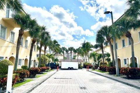Adosado en venta en North Miami Beach, Florida, 3 dormitorios, 109.81 m2 № 1860267 - foto 27
