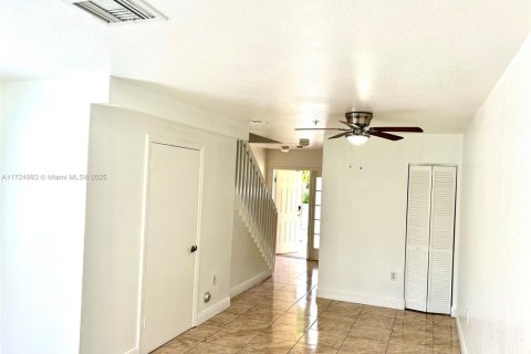 Adosado en venta en North Miami Beach, Florida, 3 dormitorios, 109.81 m2 № 1860267 - foto 10