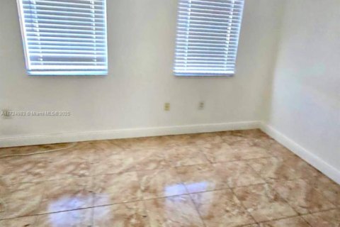 Adosado en venta en North Miami Beach, Florida, 3 dormitorios, 109.81 m2 № 1860267 - foto 19