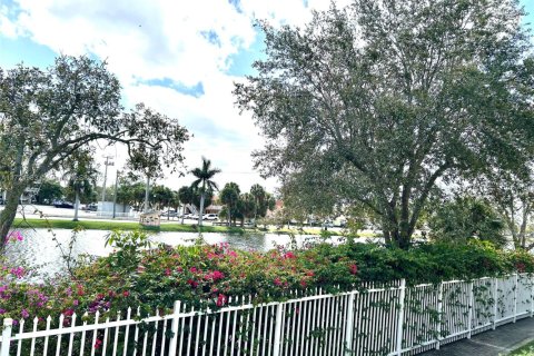 Adosado en venta en North Miami Beach, Florida, 3 dormitorios, 109.81 m2 № 1860267 - foto 26