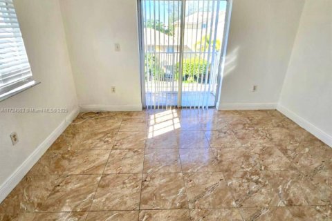 Adosado en venta en North Miami Beach, Florida, 3 dormitorios, 109.81 m2 № 1860267 - foto 17