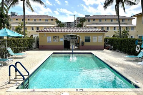 Adosado en venta en North Miami Beach, Florida, 3 dormitorios, 109.81 m2 № 1860267 - foto 1