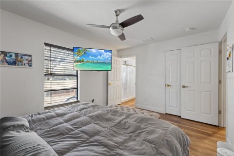 House in San Antonio, Florida 3 bedrooms, 100.15 sq.m. № 1903301 - photo 17
