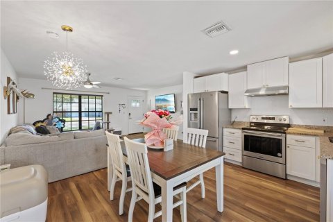 House in San Antonio, Florida 3 bedrooms, 100.15 sq.m. № 1903301 - photo 10