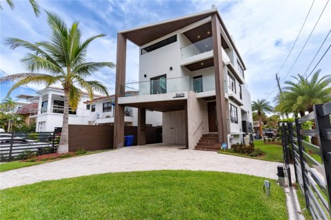 House in Hollywood, Florida 5 bedrooms, 220.46 sq.m. № 1954344 - photo 2