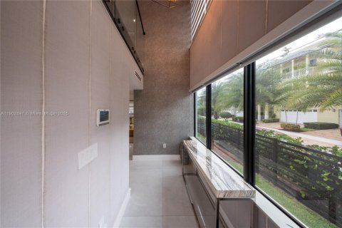 House in Hollywood, Florida 5 bedrooms, 220.46 sq.m. № 1954344 - photo 3